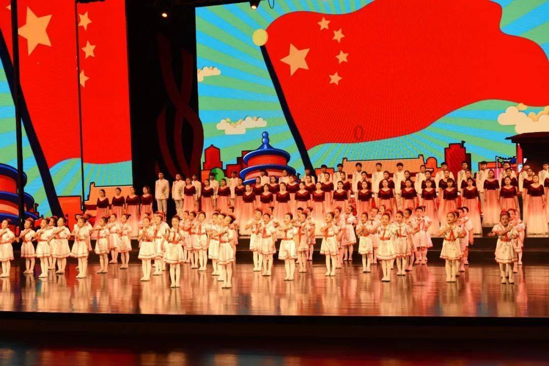 银行员工将客户照片发网上,并称其为“奇葩客户”?禾诚农商行回应:批评教育处理